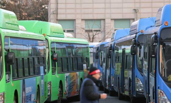 2년 만에 멈춘 서울 시내버스…총파업 돌입