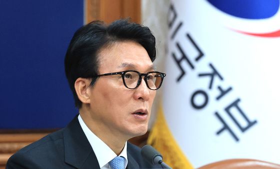 발언하는 김민석 총리