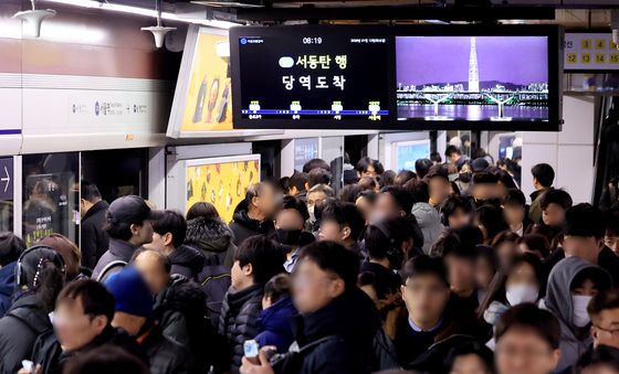 '출근길 대혼잡' 서울 시내버스 전면 파업 돌입