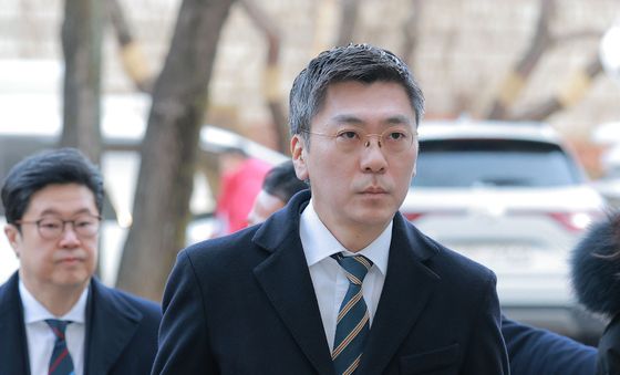 김정환 MBK 부사장, 구속 기로