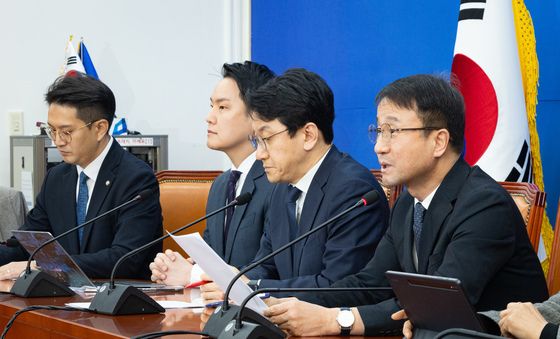 발언하는 한병도 민주당 원내대표