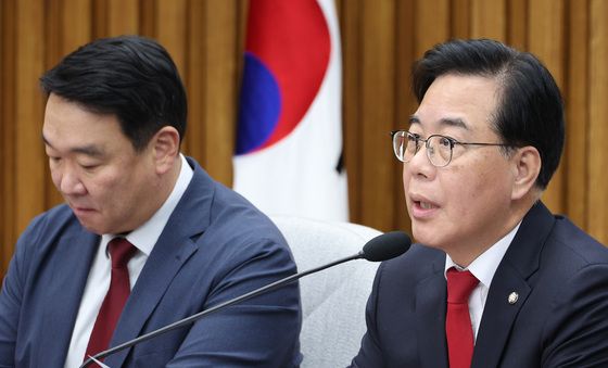 원내대책회의 발언하는 송언석