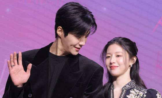 김선호·고윤정, 로맨틱한 '주차'커플