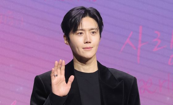 김선호, 로맨틱한 손 인사