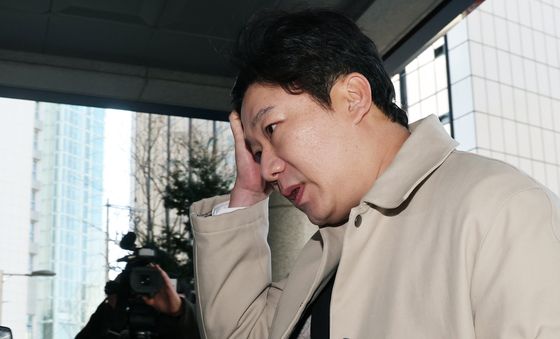 고발인 조사 위해 경찰 출석하는 진종오 국민의힘 의원