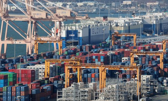 미국 연방대법원, 트럼프 관세 소송 9일 판결 보류…이르면 14일 가능성