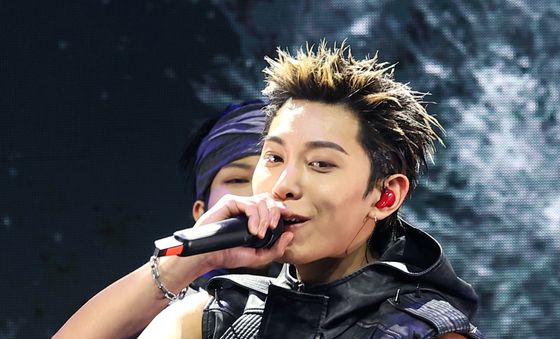 률, 행복한 데뷔 무대