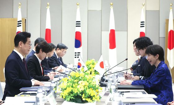 다카이치 일본 총리와 회담하는 이재명 대통령