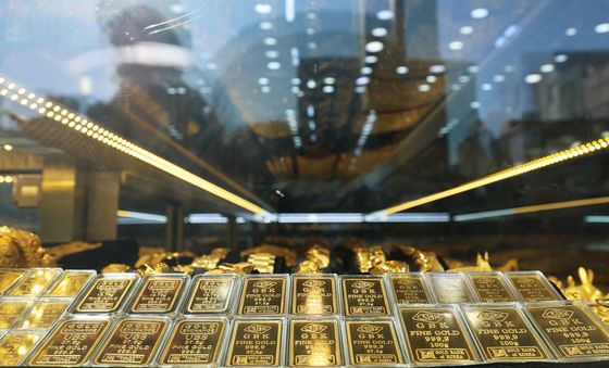 美 대통령·연준의장 정면충돌에 국제 금값 급등