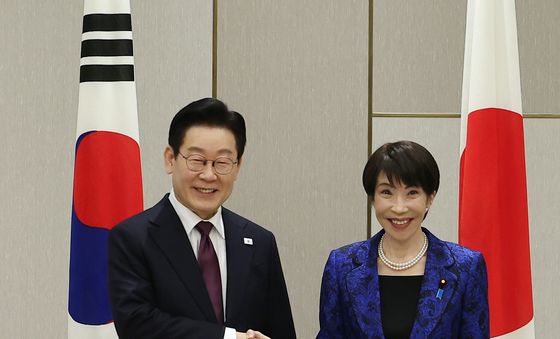 李대통령-다카이치, 확대회담