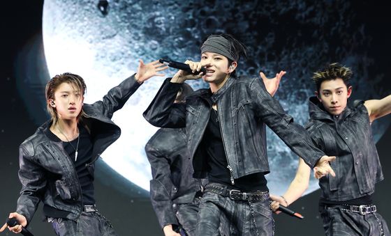 롱샷, 파워풀한 무대