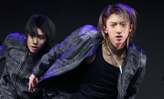 롱샷 우진, 카리스마 눈빛