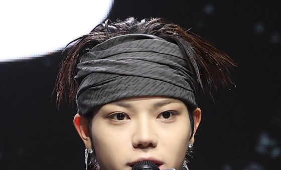 인사말 하는 롱샷 오율