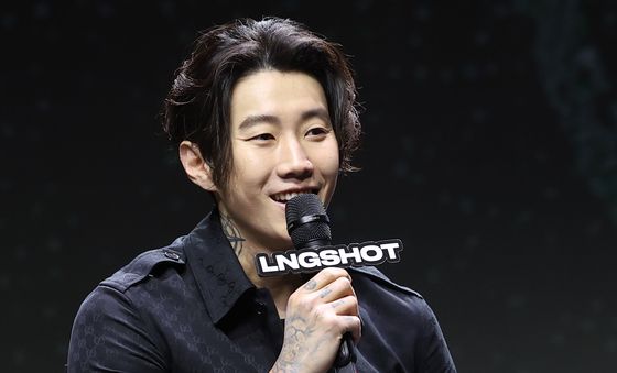 박재범, 롱샷 지원 사격 팍팍