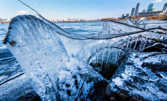 계속된 영하권 추위에 서울은 '겨울왕국'