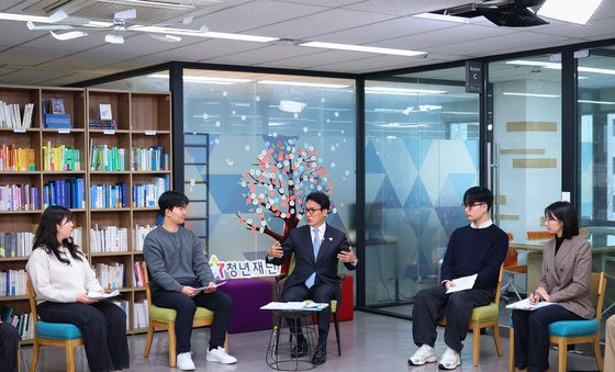 청년들 만난 김민석 총리