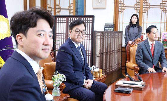 의장실 찾은 장동혁·이준석 대표