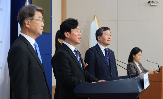 김영훈 장관, 고용노동부-경제사회노동위원회-중앙노동위원회 정책간담회 사후 브리핑