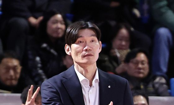 지시하는 김주성 감독