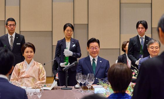일본 총리 주최 만찬 참석한 이재명 대통령과 김혜경 여사