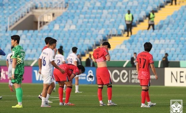 0대2 패배에 아쉬워 하는 U-23 대표팀