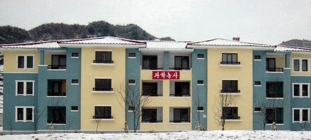 北 녕원군 문곡축산농장서 새집들이…"농촌 진흥의 새 화폭"