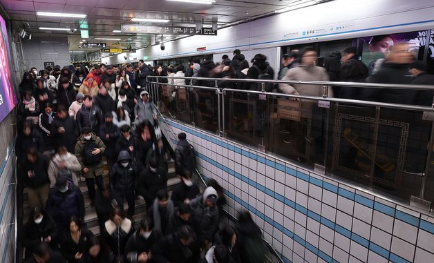 서을 버스 파업 이틀째 '버스 대신 지하철'