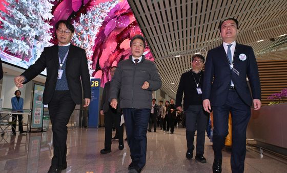 아시아나항공 2터미널 운항 개시, 현장 찾은 이학재 사장