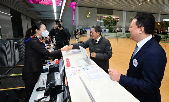 아시아나항공 직원 격려하는 이학재 사장
