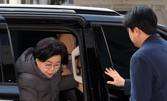 이혜훈 후보자, 청문회 앞두고 출근