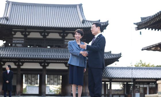 호류지에서 손 맞잡은 한일 정상