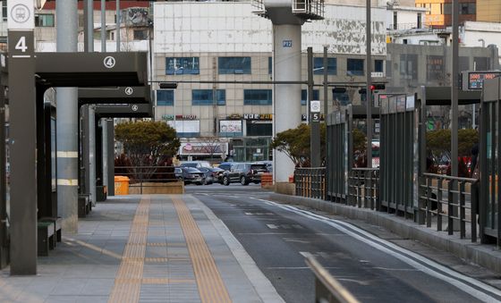 승객 없는 버스정류장