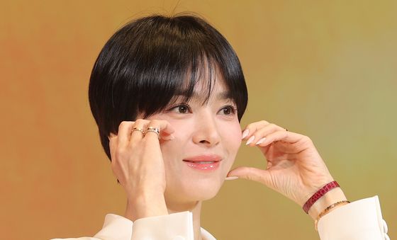 송혜교, 사랑스러운 볼 하트