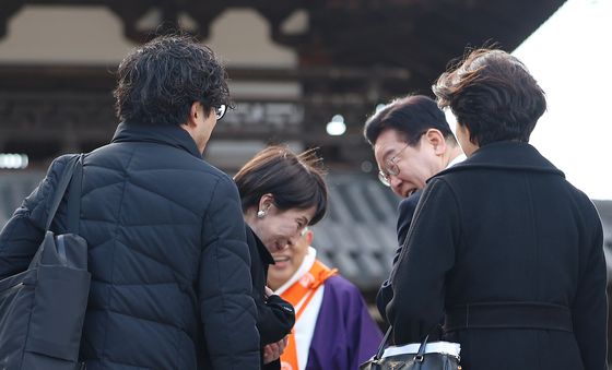 운동화 대화하는 한일 정상