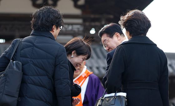 운동화 대화하는 한일 정상