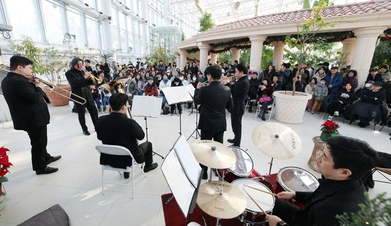 수목원에서 따뜻하게 즐기는 금관 5중주 공연