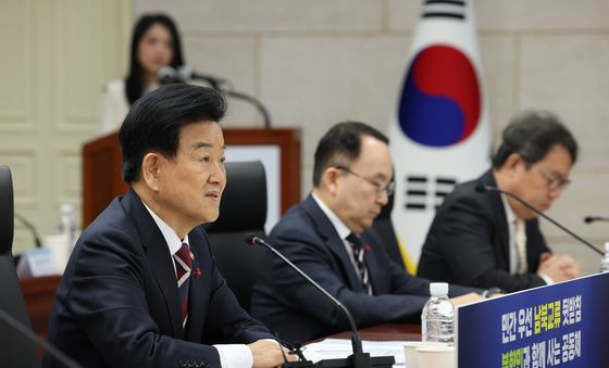 통일부 산하기관  업무보고 참석한 정동영 장관