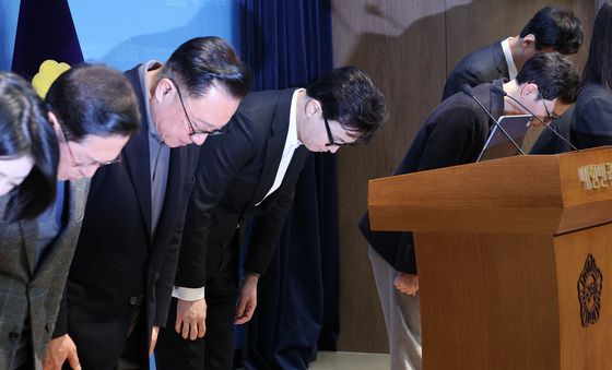 인사하는 한동훈 전 대표