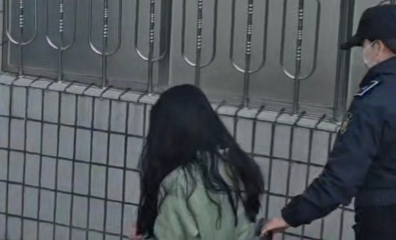 선고 공판에 출석한 \'시험지 유출\' 안동 교사