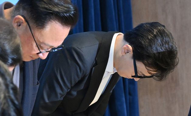 인사하는 한동훈 전 대표