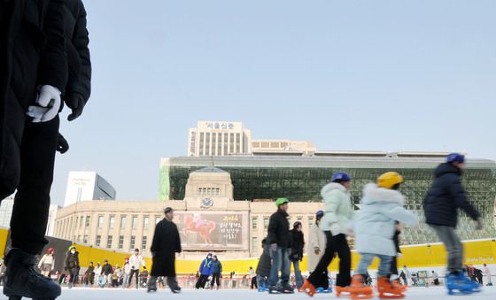 이용객 10만명 돌파한 서울광장 스케이트장