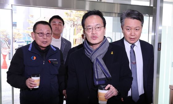 시내버스 노사 협상 현장 찾은 박주민