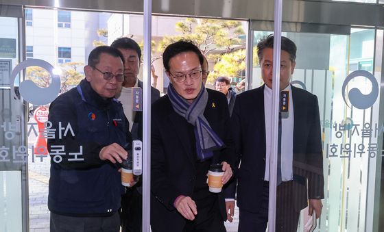 서울 시내버스 노사 협상장 찾은 박주민