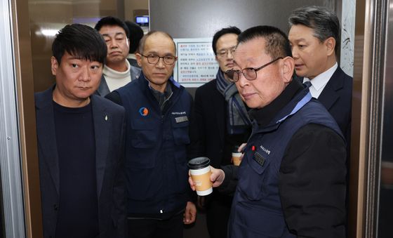 서울 시내버스 노사협상장 찾은 박주민