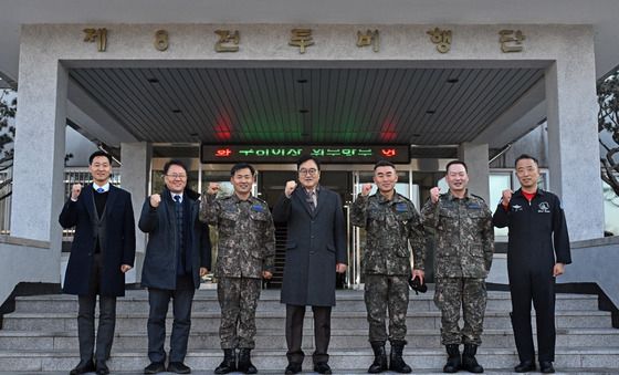 우원식 국회의장, 제8전투비행단 위문 방문