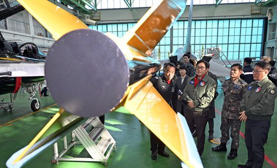 T-50B 살펴보는 우원식 국회의장