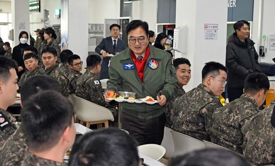점심식사 위해 이동하는 우원식 의장