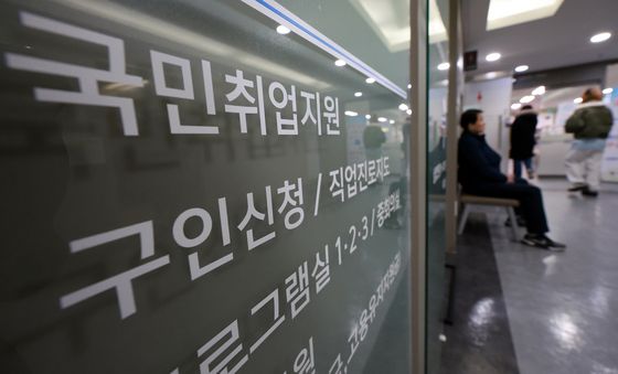 작년 취업자수 10만명대 증가 했지만, 30대 '쉬었음'은 역대 최대