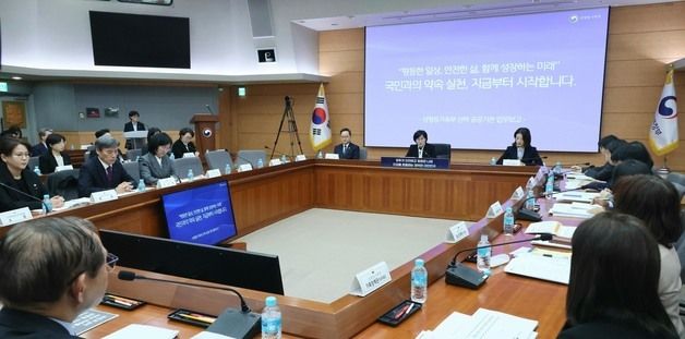 발언하는 원민경 장관