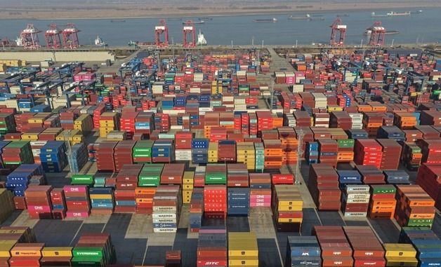 [포토] 사상 최대 무역 흑자…중국 롱탄항 컨테이너들